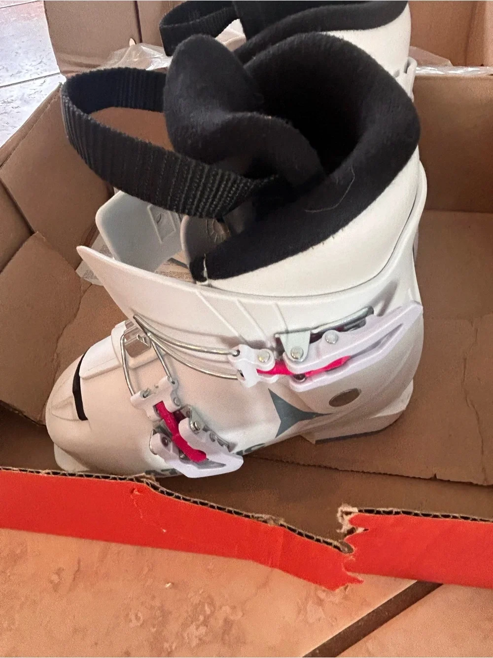 Atomic Hawx Girl 2 White Ski Boots size 19/19.5 kids size 12 12.5